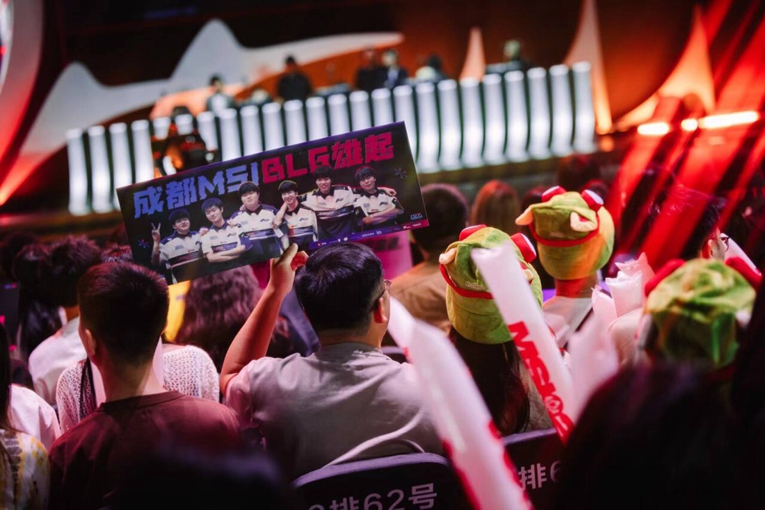 小草包沙皇乱戳 泡芙女警乱射 Heart勇敢开团 泡芙队扳回一城